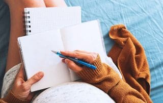 should you make a birth plan? pregnant woman making birth plan