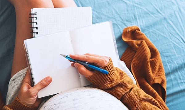 should you make a birth plan? pregnant woman making birth plan
